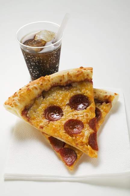 American-style pepperoni pizza — Stock Photo