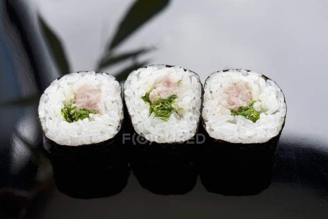 Sushi filled with tuna and negi — Stock Photo