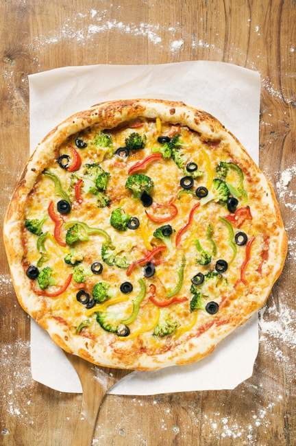 Pizza de verduras estilo americano - foto de stock