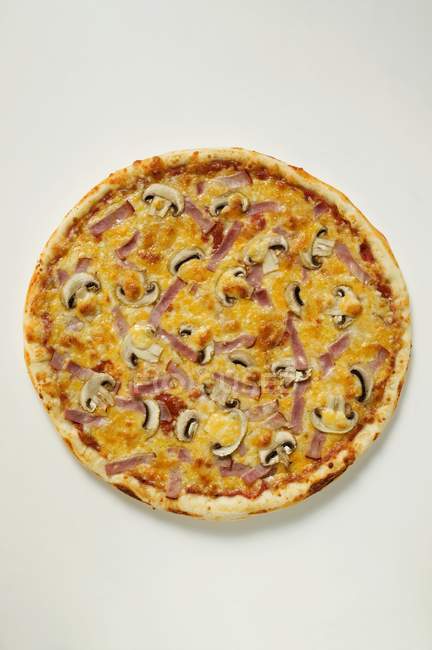 Шинка та грибна піца — стокове фото