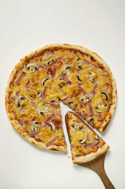 Ham and mushroom pizza — Stock Photo