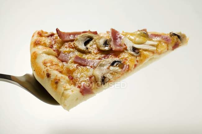 Slice of American-style pizza — Stock Photo