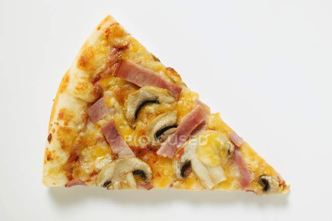 Кусочек американской пиццы — стоковое фото