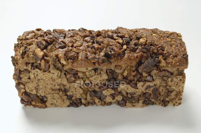 Цельнозерновой хлеб с орехами — стоковое фото