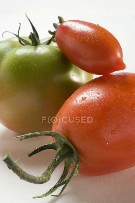 Tre pomodori diversi — Foto stock