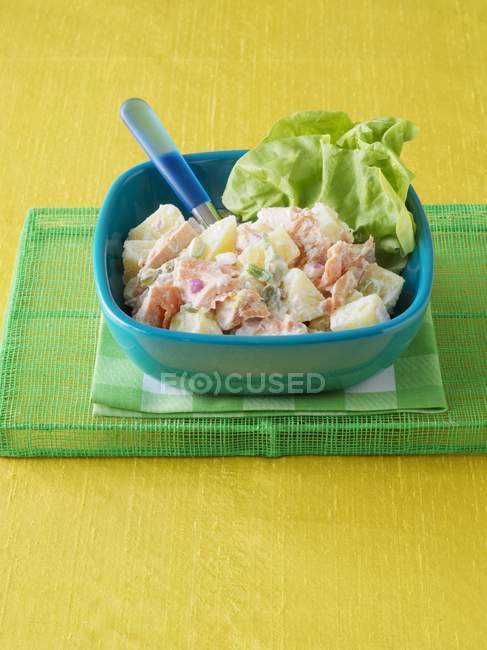 Salada de batata e salmão — Fotografia de Stock