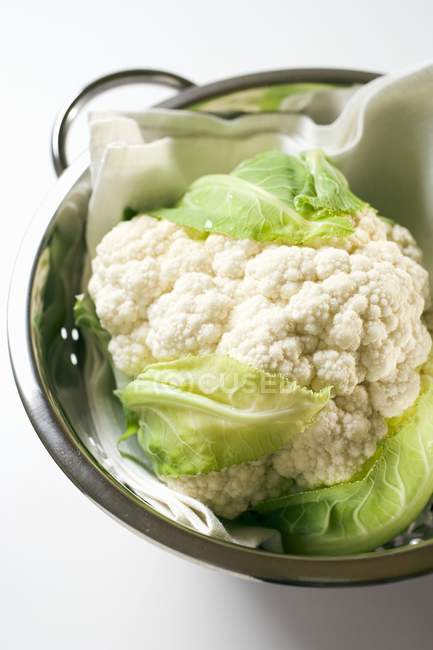 Cauliflower in colander, close-up — Stock Photo