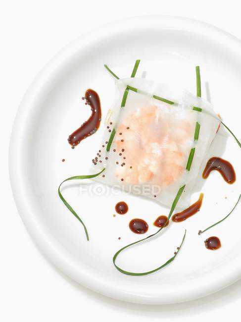 Rice paper packet with shrimps — Stock Photo