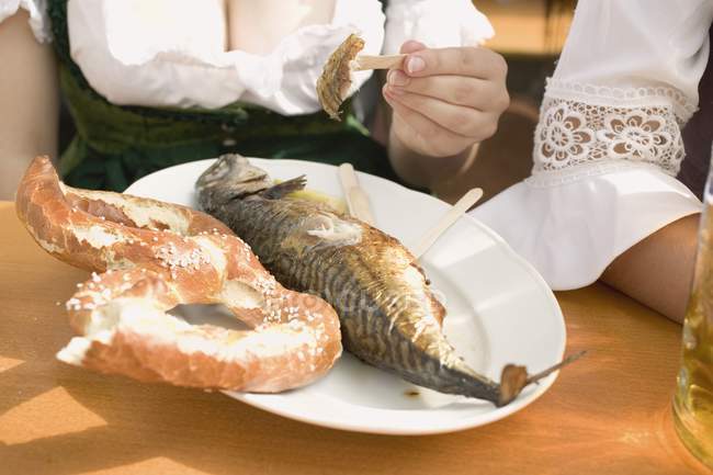 Steckerlfisch-fish en palo - foto de stock