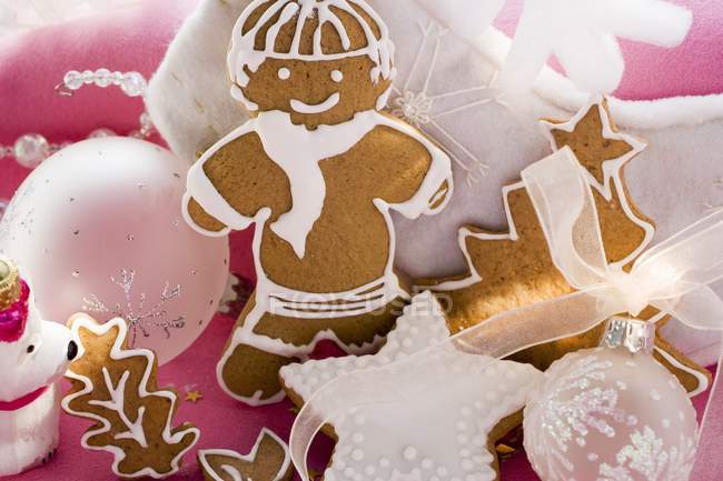 Gingerbread man and assorted biscuits — Stock Photo