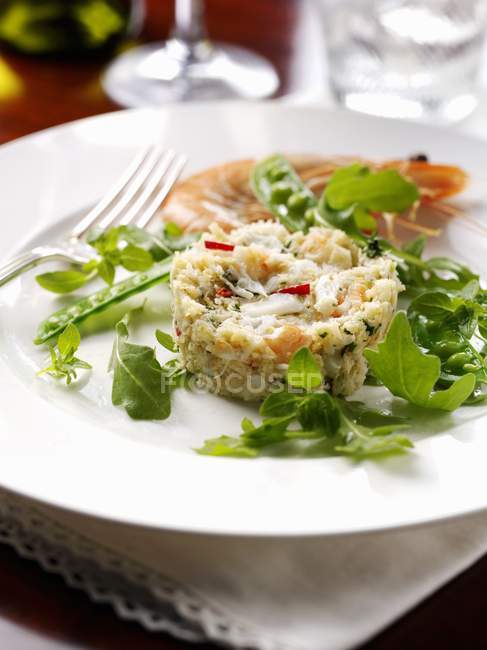Gâteau de crabe sur assiette — Photo de stock