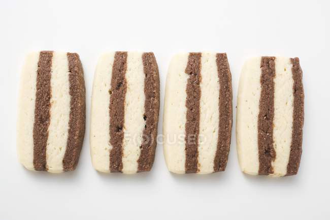 Biscotti a strisce in fila — Foto stock