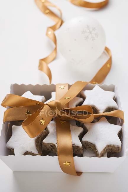 Cinnamon stars in gift box — Stock Photo