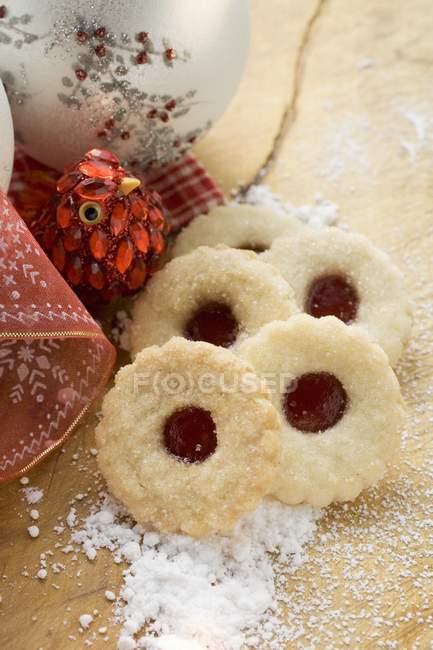 Christmas biscuits with jam — Stock Photo