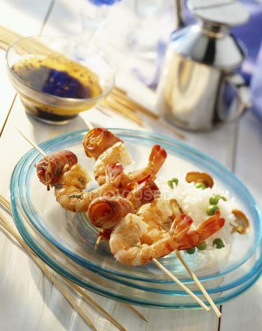 Kebabs de crevettes au riz — Photo de stock
