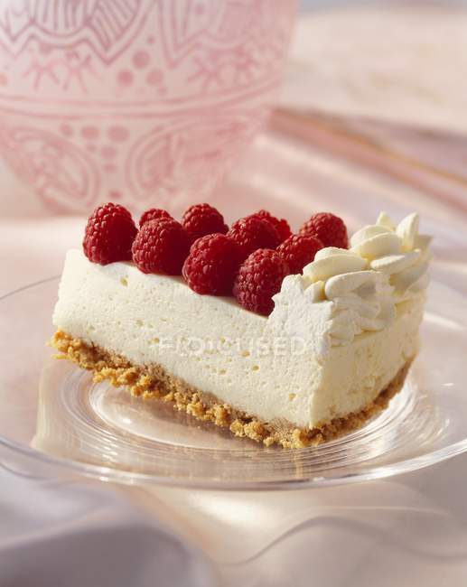 Piece of raspberry cheesecake — Stock Photo