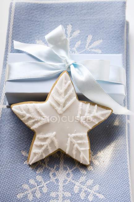 Star on blue napkin — Stock Photo
