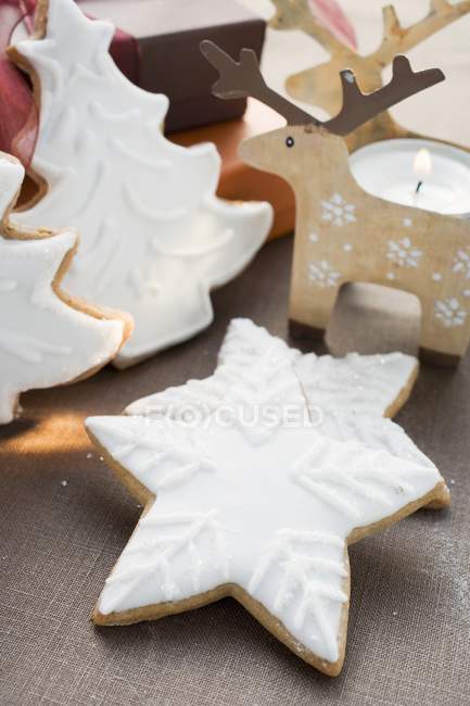 Gingerbread biscuits with white icing — Stock Photo