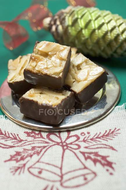 Biscuits with flaked almonds and chocolate — Stock Photo