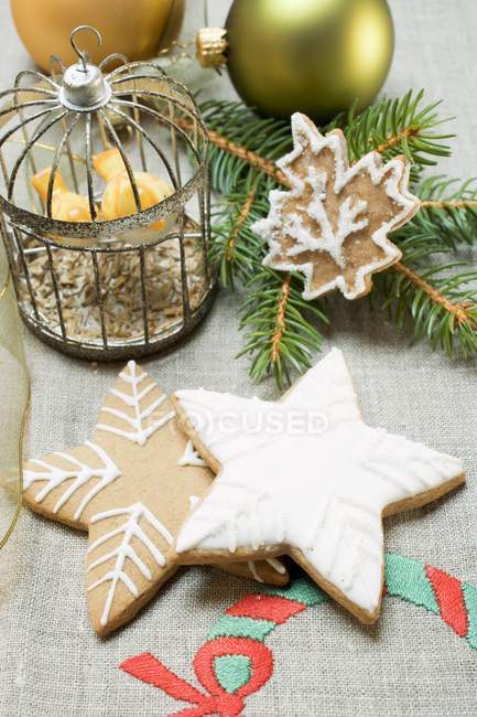 Stars and gingerbread leaf — Stock Photo