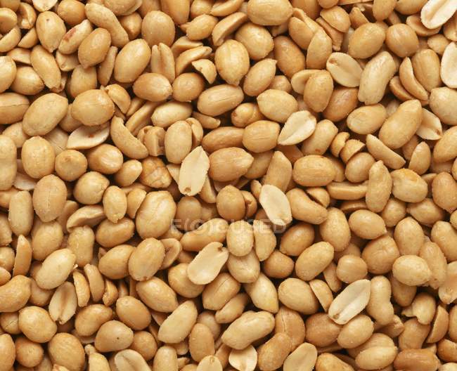 Cacahuètes salées non décortiquées — Photo de stock
