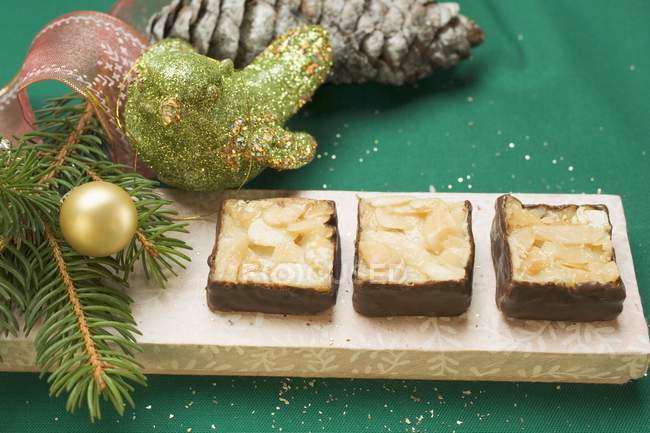 Kekse mit Mandelblättchen und Schokolade — Stockfoto