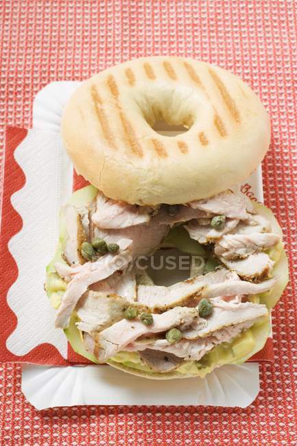 Bagel filled with pork — Stock Photo