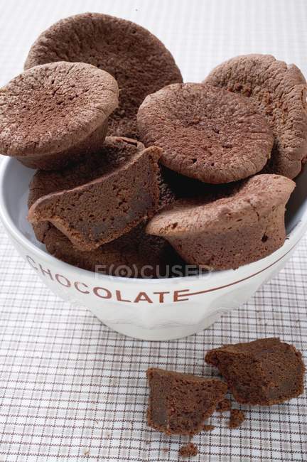 Bollos de chocolate al horno - foto de stock