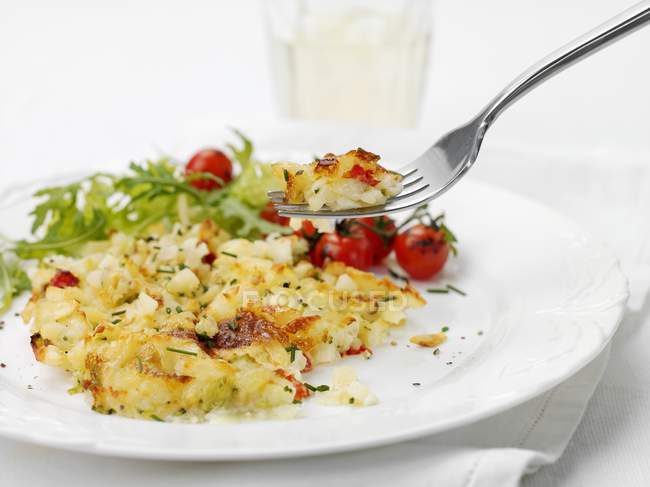 Patate e verdure cotte in padella — Foto stock