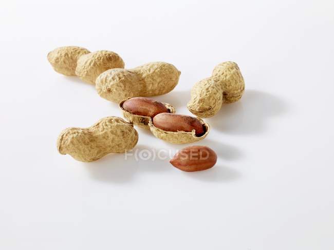 Amendoim com casca e intacta — Fotografia de Stock