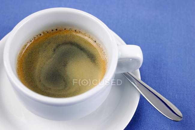Cremiger Espresso in Tasse — Stockfoto