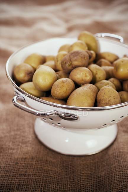 Raw and washed potatoes — Stock Photo