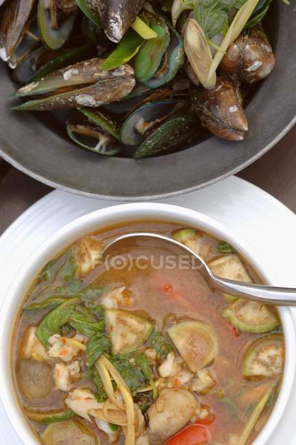 Mussels with lemon grass — Stock Photo