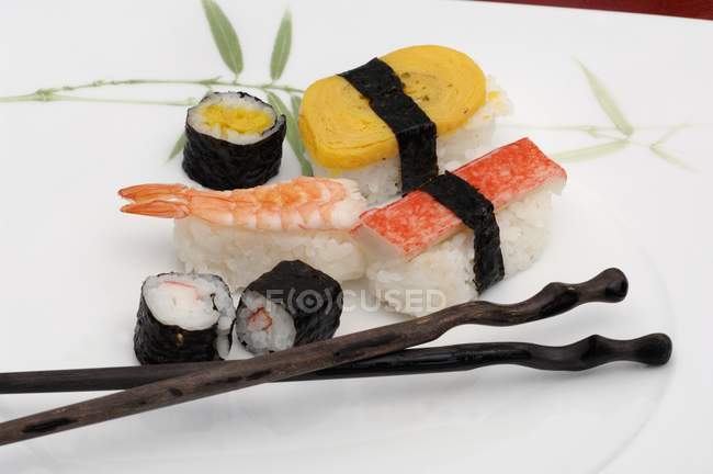 Assorted maki and nigiri sushi — Stock Photo