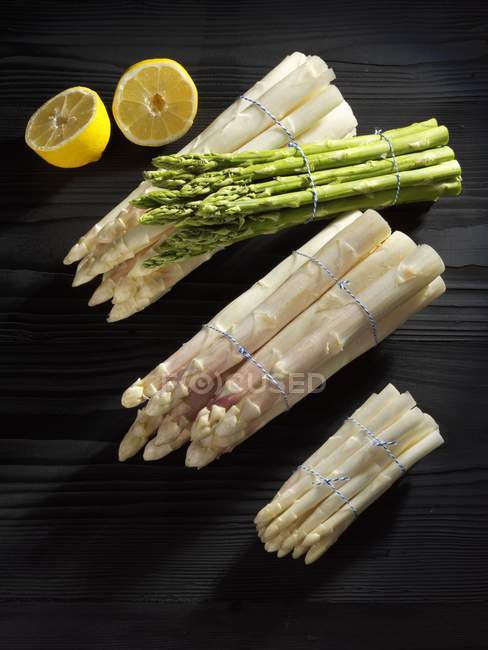 Fascio di asparagi bianchi — Foto stock
