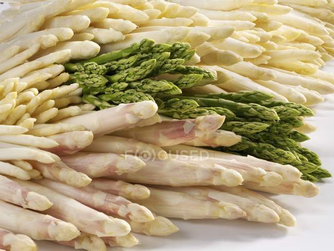 White and green asparagus — Stock Photo