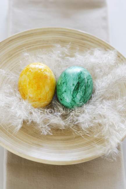 Huevos de Pascua coloreados - foto de stock