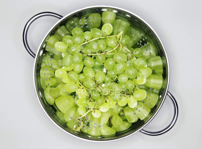 Fresh green grapes — Stock Photo