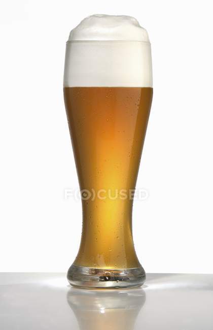 Fresh and tasty Weissbier — Stock Photo