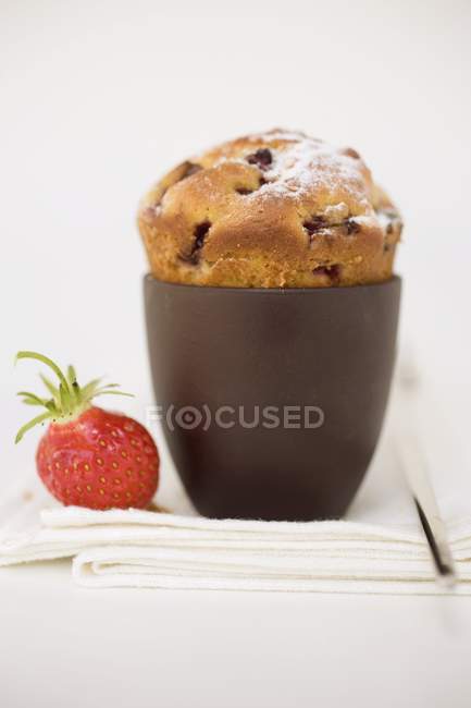 Strawberry muffin in cup on napkin — Stock Photo