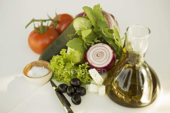 Verduras frescas con aceite - foto de stock