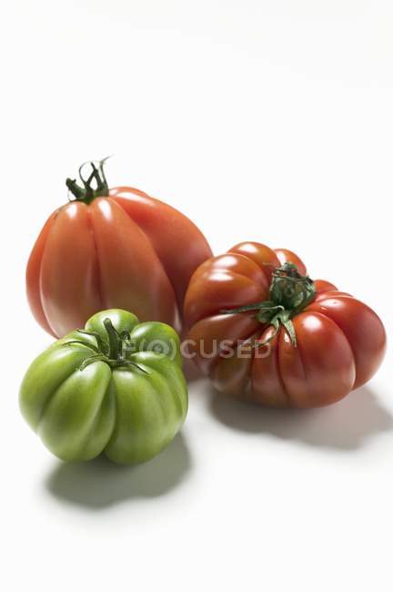 Tomates bifteck vertes et rouges — Photo de stock