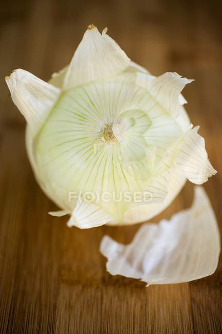 Onion on wooden background — Stock Photo