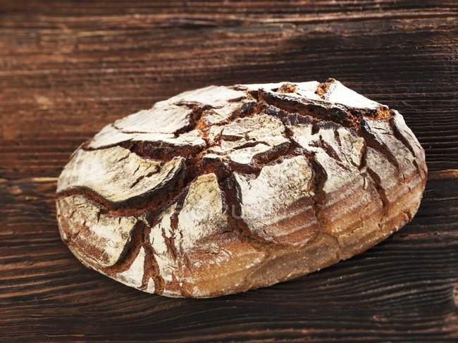 Rustikal gebackenes Brot — Stockfoto