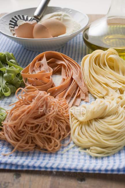 Vari tipi di pasta fatta in casa — Foto stock