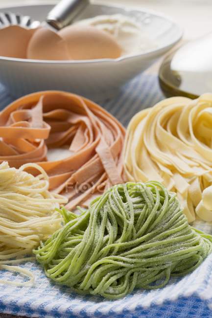 Various types of homemade pasta — Stock Photo