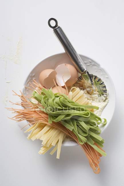 Homemade pasta with eggshells — Stock Photo
