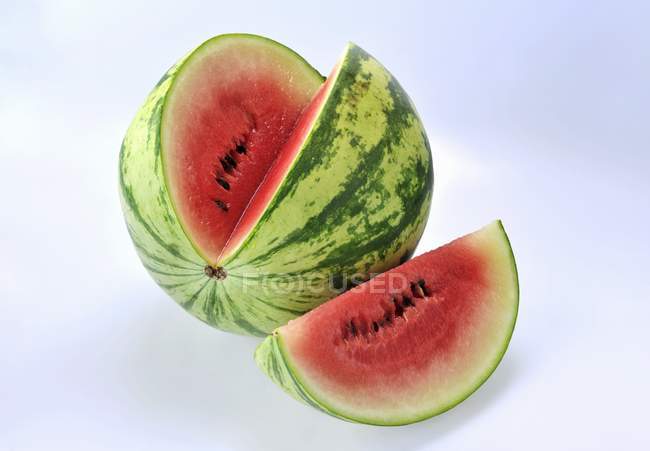 Frische Wassermelone in Scheiben geschnitten — Stockfoto