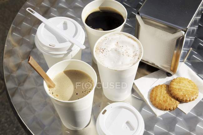 Vários copos de café take-away — Fotografia de Stock