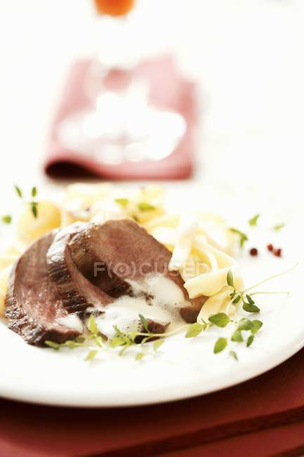 Fried duck breast with ribbon pasta — Stock Photo